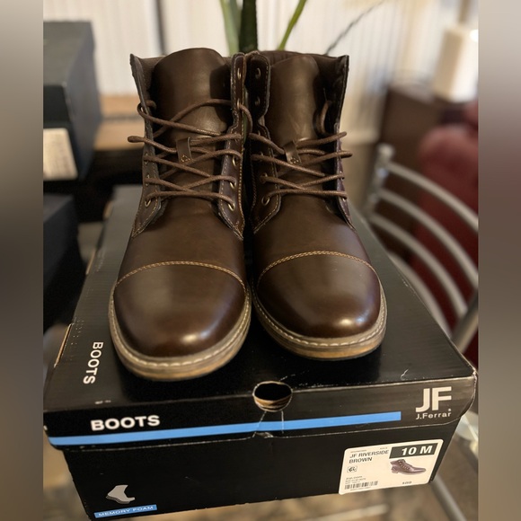 J Ferrar boots brown in a size 10 - comes in box. - Picture 2 of 4